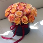 Букет оранжевые розы в коробке