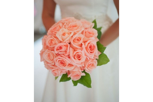Персиковый свадебный букет из роз