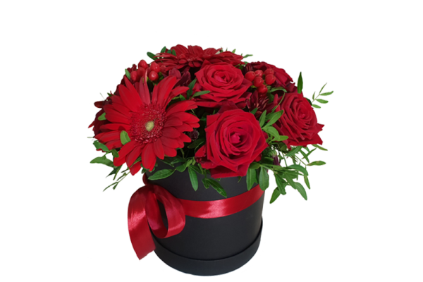 Букет красных роз и гербер в шляпной коробке