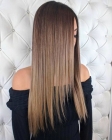 Модельная женская стрижка  длинные волосы 