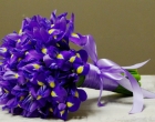 Фиолетовый свадебный букет из ирисов