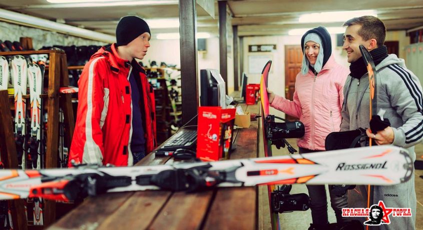 Кто круче лыжник или сноубордист?! Скидка 50% на катание на сноуборде или лыжах + подъемы в ГК «Красная горка».