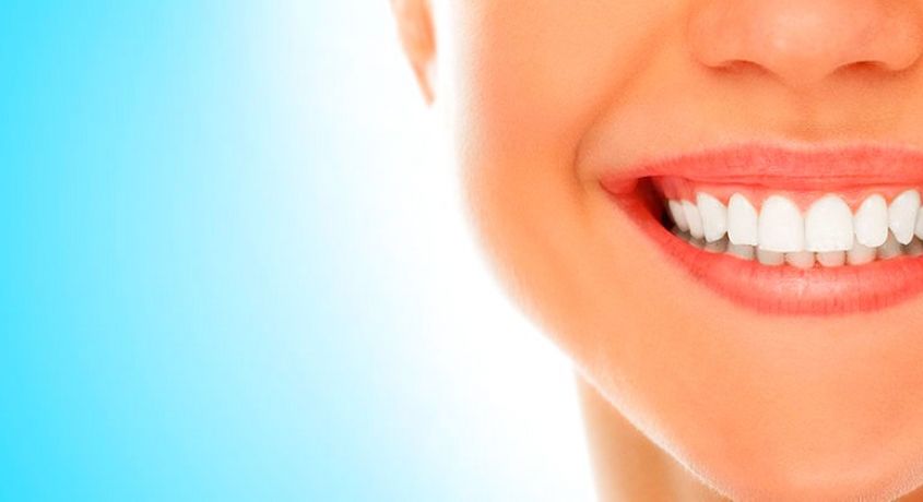 Ослепляй улыбкой! Ультразвуковая чистка зубов, лечение кариеса, отбеливание или реставрация зубов со скидкой до 81%.