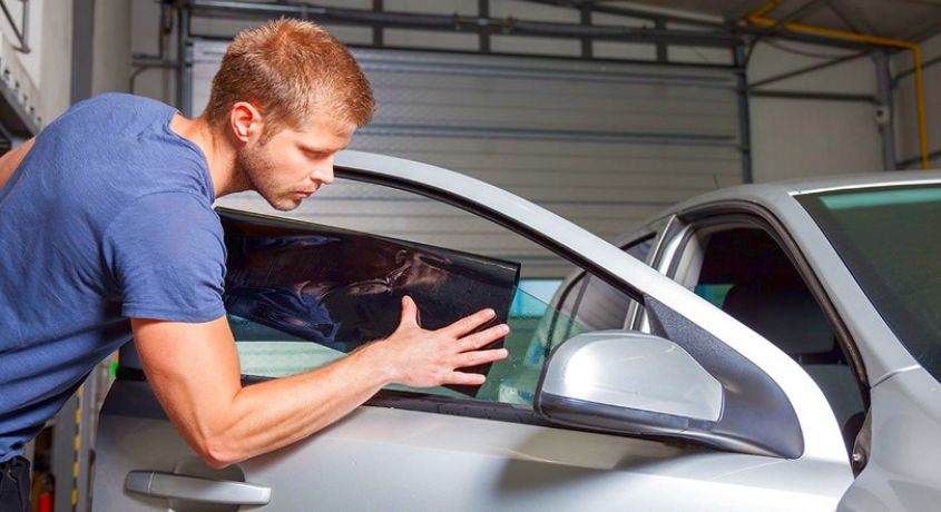 Тонировка стекол или покрытие кузова автомобиля любой марки «жидким стеклом» от автосервиса «AV centr» со скидкой 50%
