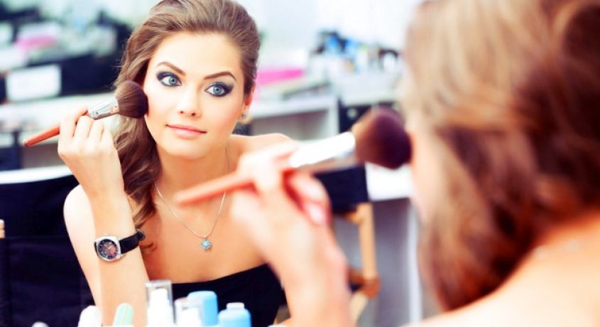 Практические занятия, полный или индивидуальный курс макияжа в имидж-студии Евгении Красильниковой со скидкой до 89%