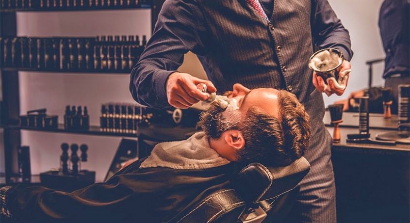 Стрижка волос, бороды или усов, камуфляж волос или бороды от «Men's Room Barbershop» со скидкой 50%