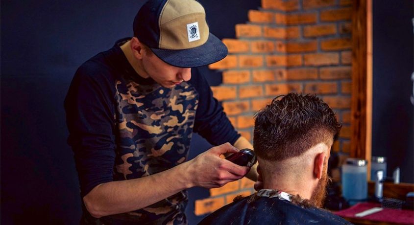 Стрижка волос, бороды или усов, камуфляж волос или бороды от «Men's Room Barbershop» со скидкой 50%