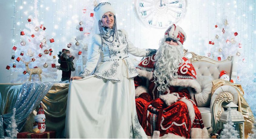 Новогоднее поздравление с развлекательной программой и сладким сюрпризом от Деда Мороза и Снегурочки для детей и взрослых со скидкой до 63%.