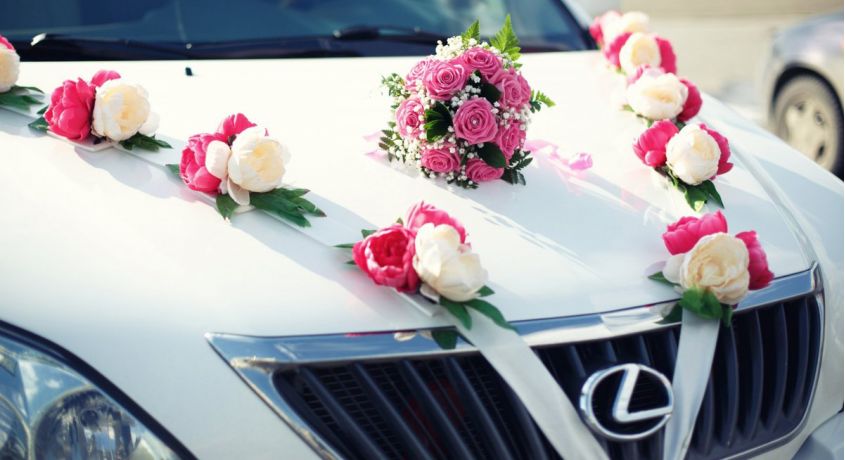 Акция для молодоженов! Скидка 50% на свадебное украшение автомобиля и свадебного кортежа.