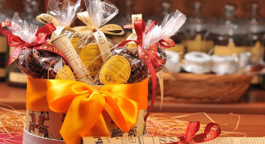 Ароматные подарки на Новый Год! Скидка 50% на Новогодний набор с чаем в сумке от Интернет магазина 'Дом Чая'