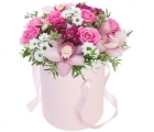 Букет розовые розы и орхидеи в шляпной коробке