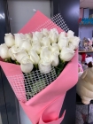 Букет цветов (25 белых высоких роз)
