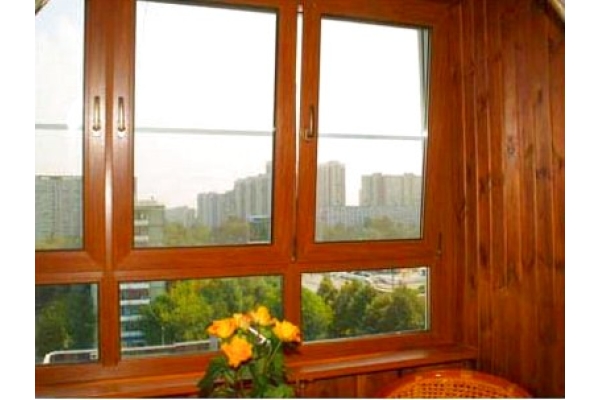 Остекление балкона деревянными окнами под ключ (дуб)