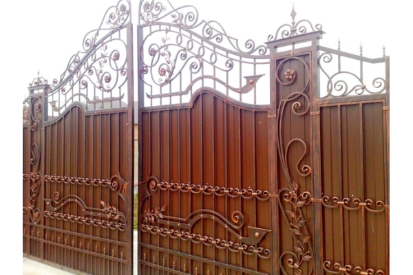 Кованый забор с профлистом для частного дома КЗП-6
