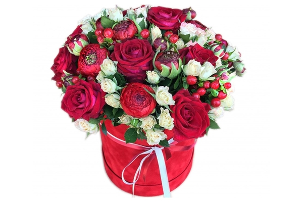 Букет цветов красный с белым в шляпной коробке