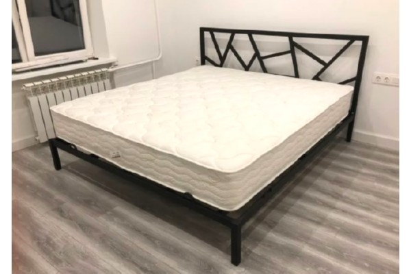 Металлическая кровать в стиле лофт
