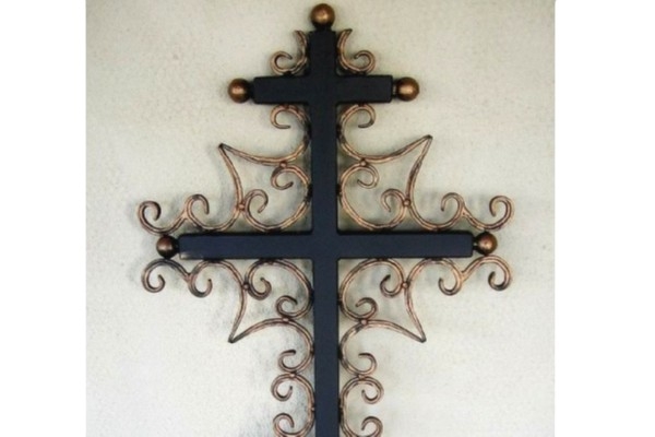 Кованый крест на могилу