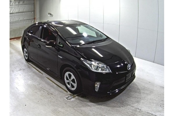 Toyota PRIUS ZVW30 - 2015 год