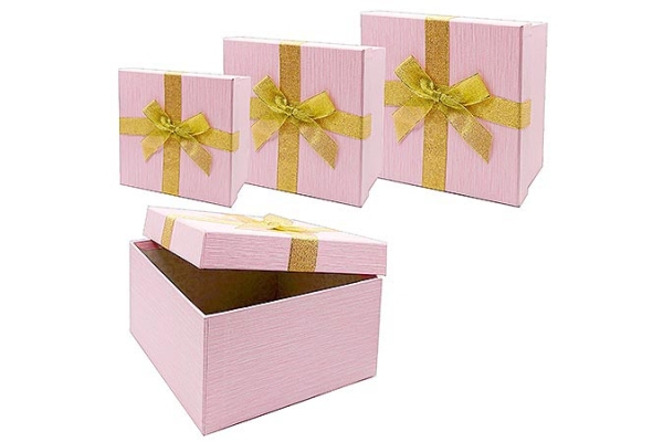Коробка подарочная &quot;KWELT&quot; Розовая, бант из золотой органзы 14*14*7,1см арт.К-20142