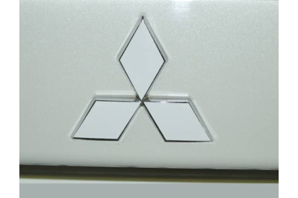Знак капота Mitsubishi  6,2см (на скотче)