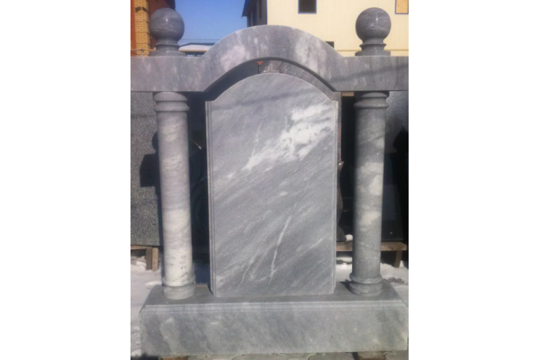 Мраморный памятник  с аркой на могилу №10
