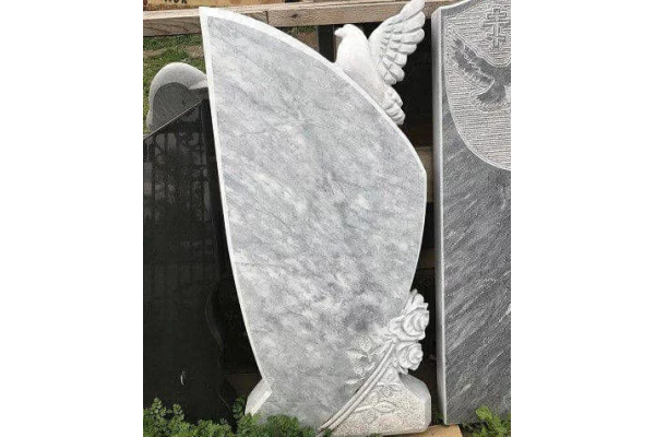 Мраморный памятник  с голубем на могилу №10