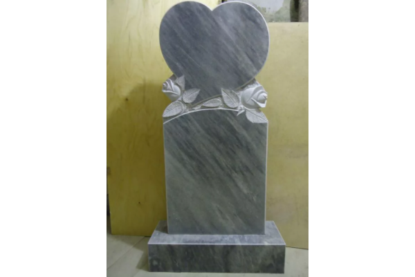 Памятник мраморный с сердцем на могилу №8