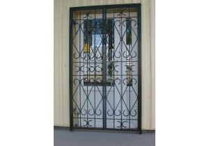 Кованая решетка на дверь КРД-3