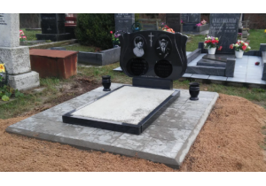 Установка гранитного памятника на кладбище