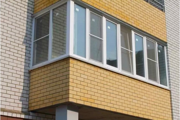 Остекление алюминиевым профилем  балкона Г-образного с монтажом под ключ