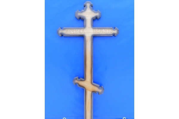 Крест дубовый на кладбище ПЕНЗА