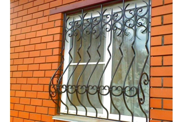 Кованая решетка на окно на заказ КРО-3