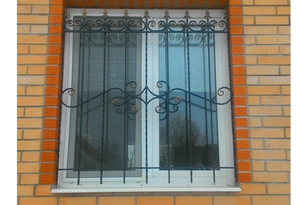 Кованая решетка на окно на заказ КРО-6