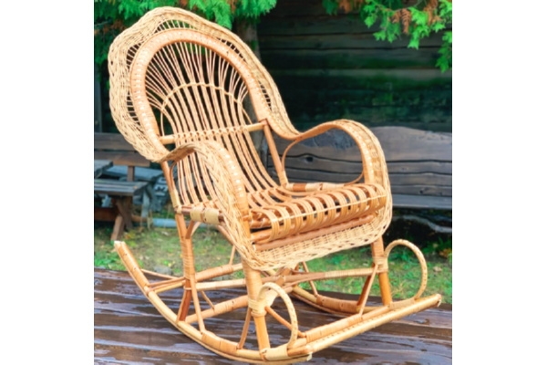 Плетеное кресло качалка из лозы