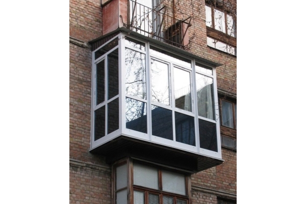 Остекление балкона под ключ (хрущевка)