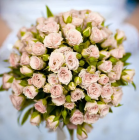Свадебный букет из мелких кустовых роз