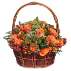 Букет с оранжевыми розами и герберами в корзине