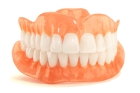 Акриловый зубной протез 