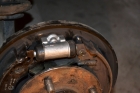 Замена заднего тормозного цилиндра со снятием барабана